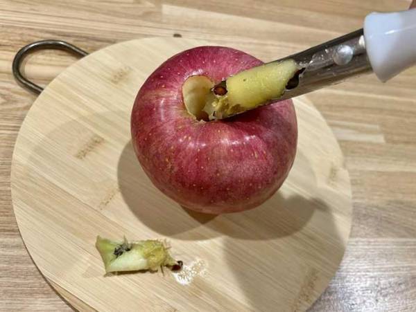 ダイソーにあった！　りんごのカットが楽になるキッチングッズ