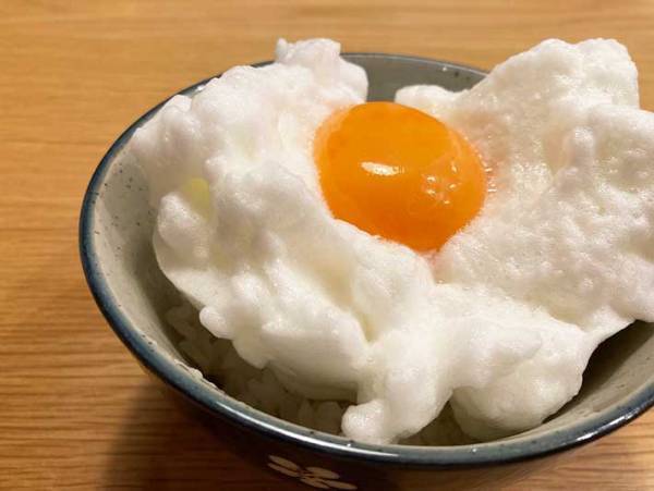神食感がクセになる！　セリアの『ふわふわエッグメーカー』で斬新卵かけご飯ができた