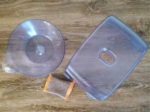 これは驚き！　ダイソーの『やわらか コゲとりスポンジ』は洗剤ナシで、ここまで落ちる