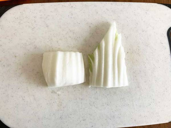 もう前の切り方には戻れない…！　硬い白菜の芯が、トロトロに柔らかくなる方法