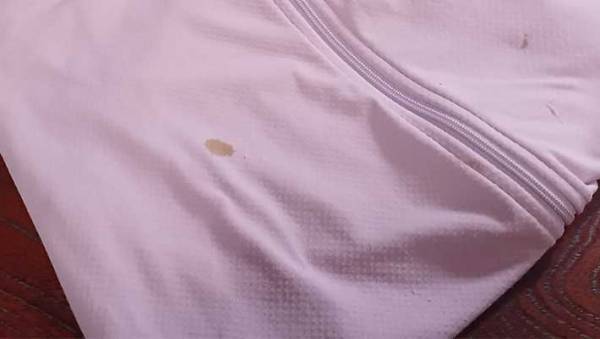 服についたガンコな醬油のシミ　いつもは捨ててしまう『アレ』を使うと？