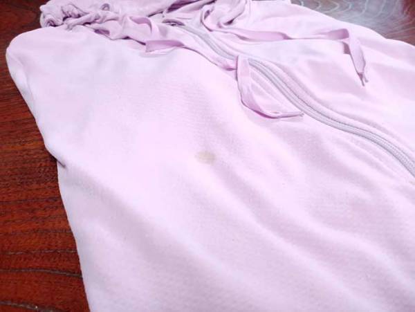 服についたガンコな醬油のシミ　いつもは捨ててしまう『アレ』を使うと？