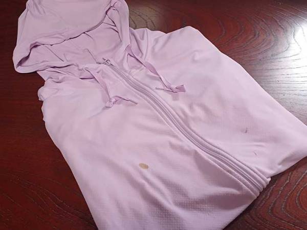 服についたガンコな醬油のシミ　いつもは捨ててしまう『アレ』を使うと？