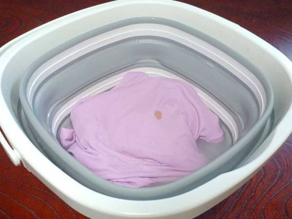 服についたガンコな醬油のシミ　いつもは捨ててしまう『アレ』を使うと？