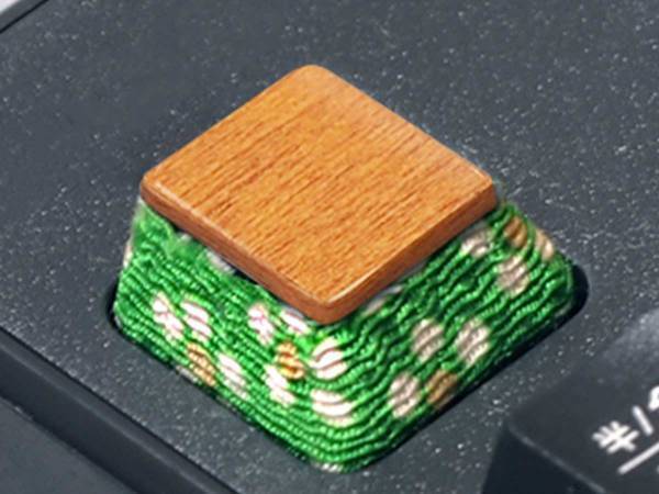 人間が入れないこたつ　それでも「欲しい！」「センスある」の声が上がった理由は…？