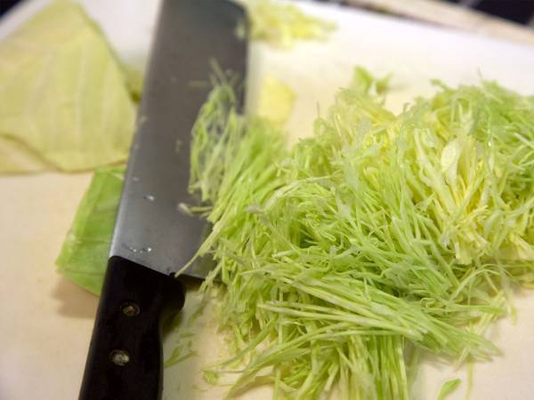 電子レンジで１発！　キャベツと豚肉を使った一品に「土日に作る」