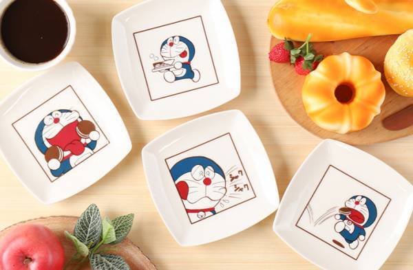 『ドラえもん』の好物・どら焼きフレーバーの紅茶が発売　プレートも悩むかわいさ！