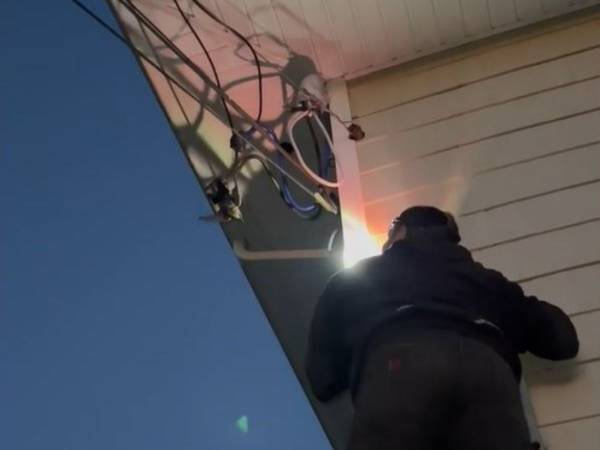 電線に絡まった鳥の救助に、危険を覚悟で挑むと…？　結末に「よくやった」「回復してほしい」