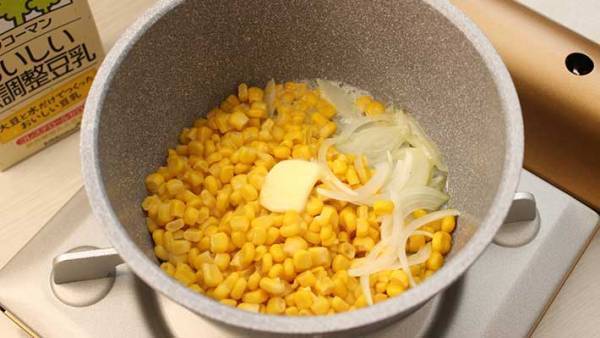 寒い季節にピッタリ！　豆乳で作るコーンポタージュレシピをご紹介