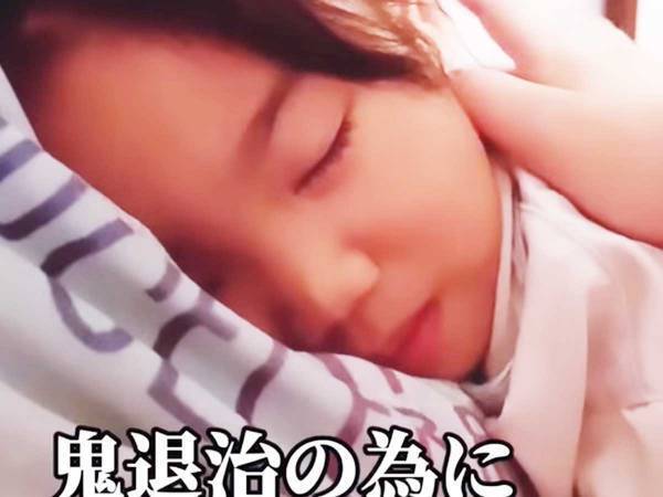 クセが強すぎる母の寝かしつけ　ツッコミ続ける娘の結末にキュン