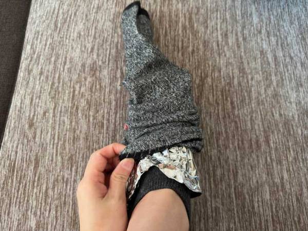 単に重ね履きをするよりも？　警視庁が推奨したやり方に「これはいい！」