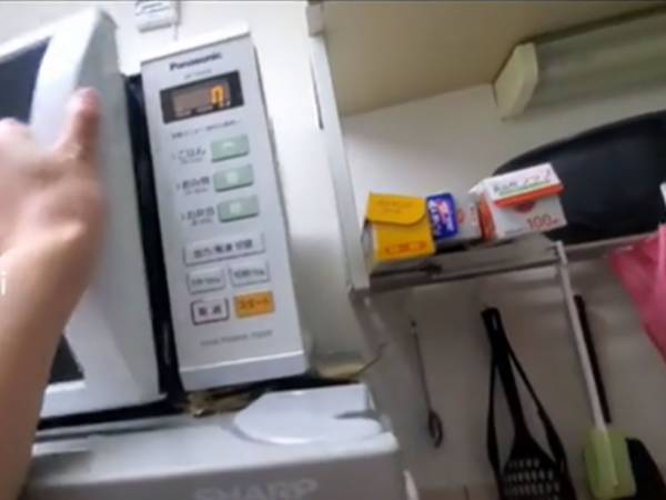 電子レンジが壊れた！『状態』を映した動画に「そっち！？」「第２形態ですね」