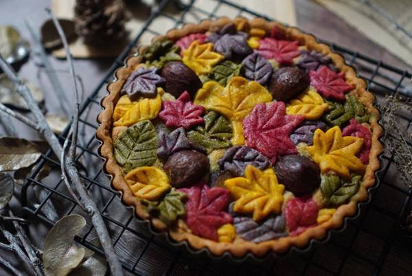 紅葉のタルトに称賛の声　『紅葉型クッキー』の下にあるのは？