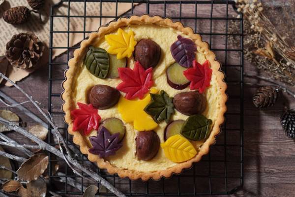紅葉のタルトに称賛の声　『紅葉型クッキー』の下にあるのは？
