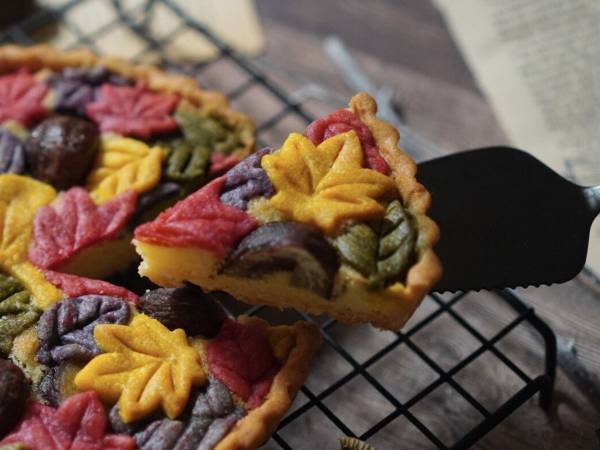 紅葉のタルトに称賛の声　『紅葉型クッキー』の下にあるのは？