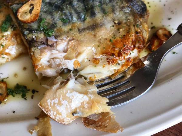 スーパーの安い塩サバ　焼く時に『ひと手間』加えると？　「突然オシャレに」