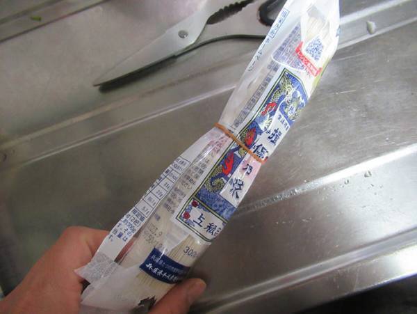 「そうめんの袋どう開けてる？」保存が劇的に楽になる方法がこちら！