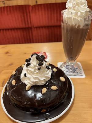 出てきたものに「見本と全然違うやんけ！」　コメダの『逆詐欺』に「ウソだろ！？」「爆笑した」