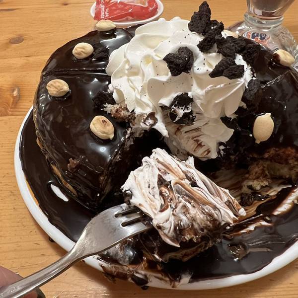 出てきたものに「見本と全然違うやんけ！」　コメダの『逆詐欺』に「ウソだろ！？」「爆笑した」