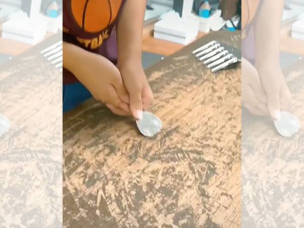 １０年間使った『ニトリのテーブル』　塗装が剥げたので、思い切った行動に！