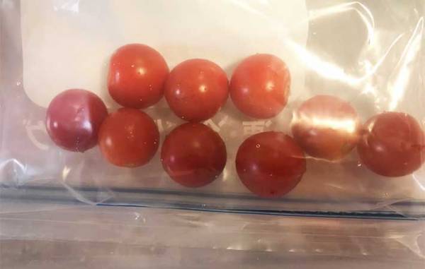 スープにもすぐに使える！　ミニトマトの皮むきがあっという間にできる方法