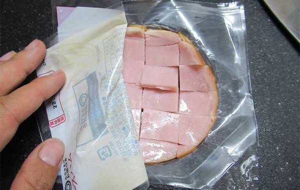 ハムを切る時どうしてる？　洗い物なしでカットする方法に、目からウロコ！