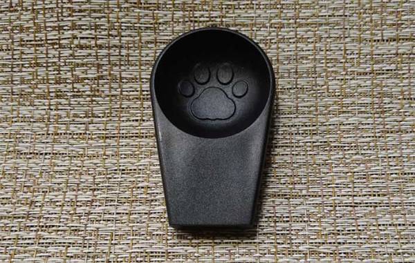 肉球と耳がかわいい！　ダイソーの『茶こし MEOW』は、急須いらず！