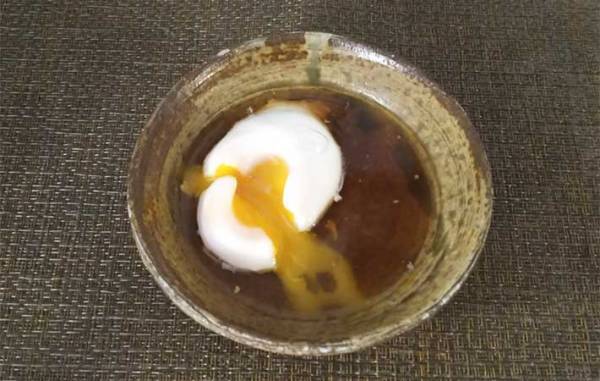 電子レンジで簡単！　ダイソーの『半熟たまご風』で、とろ～り卵が作れちゃう！