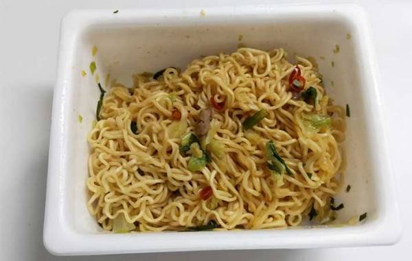 寒い季節にピッタリ！？　『ペヤング 九州もつ鍋風やきそば』を食べてみた