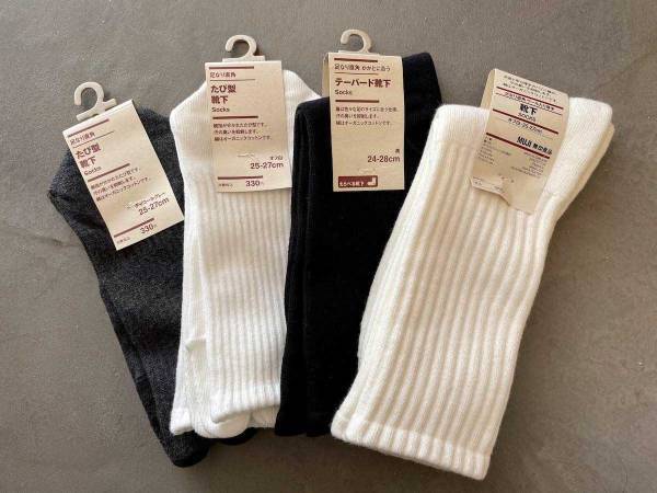 『無印良品』で靴下を買う人必見！　SNSで話題の簡単なタグの取り方