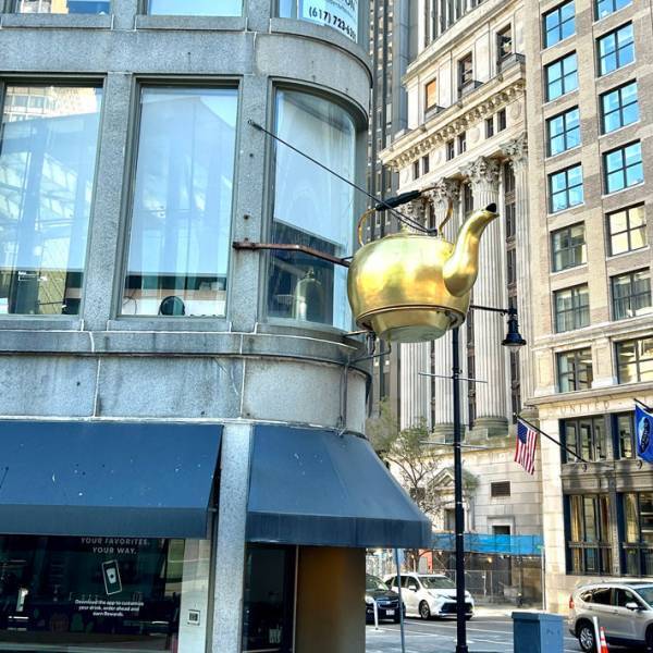 アメリカのスタバに飾られているオブジェ　日本人は『アレ』にしか見えない