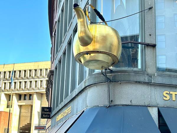 アメリカのスタバに飾られているオブジェ　日本人は『アレ』にしか見えない