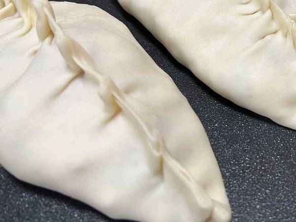 「なんかデカくない…？」　仕事から帰宅した妻が目にした、夫の料理に衝撃！