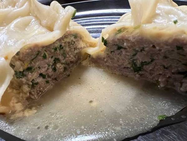 「なんかデカくない…？」　仕事から帰宅した妻が目にした、夫の料理に衝撃！