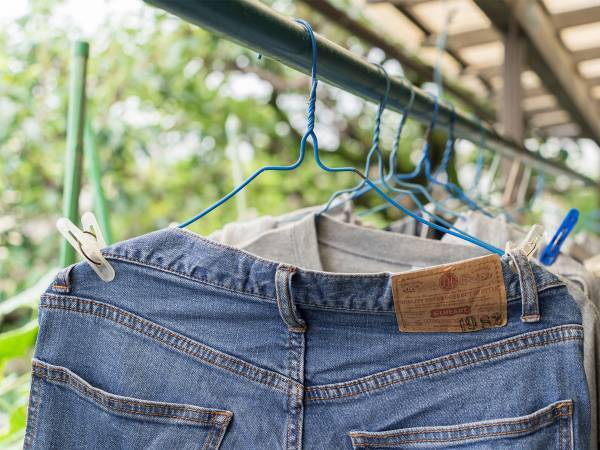 デニムを洗いたい時にはどうすれば？　花王が教える方法に「助かる」