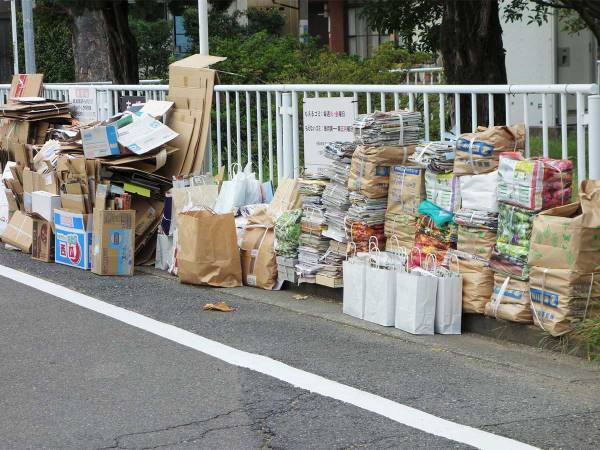 古紙として出すべきではないもの　清掃員の呼びかけに「全く知らなかった…」