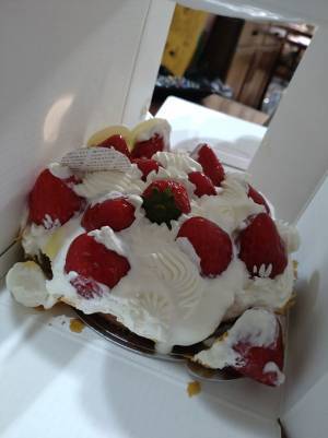 持ち帰りの激しさに負けた『バースデーケーキ』　見た目に夫が笑ってしまう