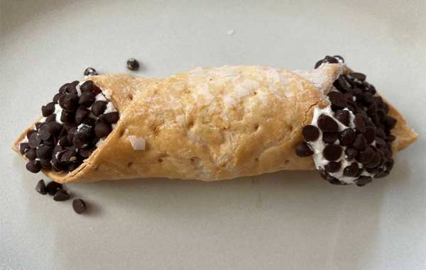 イタリアのおしゃれスイーツをセブンイレブンで！　『焼カンノーロ』が超絶美味だった