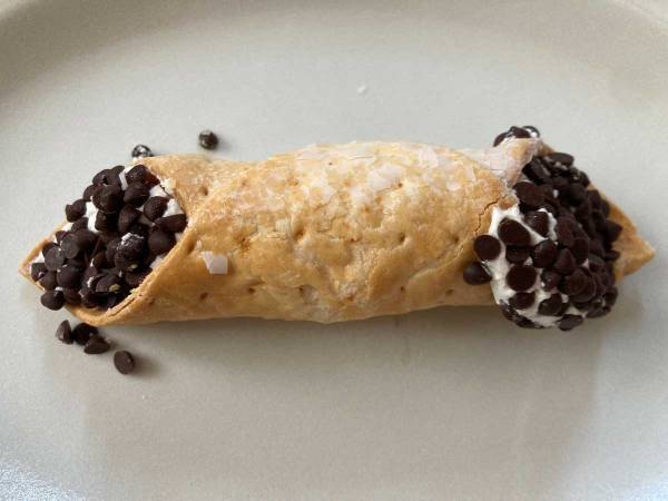 イタリアのおしゃれスイーツをセブンイレブンで！　『焼カンノーロ』が超絶美味だった