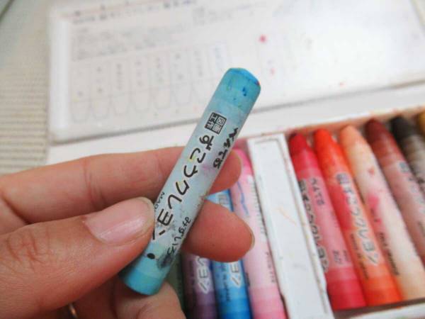 クレヨンの巻紙が破けたら…　家にある○○を使って！