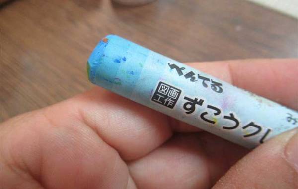 クレヨンの巻紙が破けたら…　家にある○○を使って！