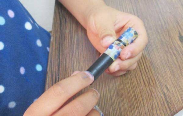 クレヨンの巻紙が破けたら…　家にある○○を使って！