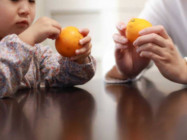 農水省が投稿した『ミカンの剥き方』が話題　「コレは知らなかった」「やってみよう」