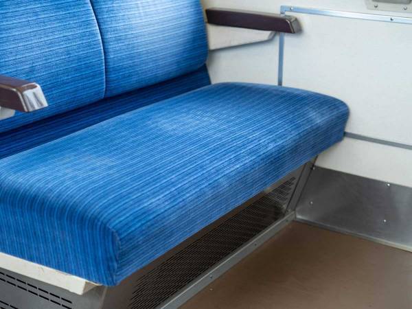 高齢女性に席を譲る際、相手が喜ぶ『魔法の言葉』とは？　「高確率で笑顔になる」