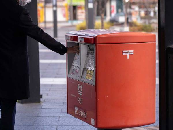 『２０２３年用年賀はがき』のデザインに、頬が緩む　「ウサギがしあわせそう」