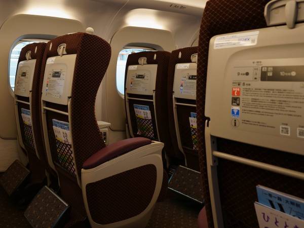 新幹線で戸惑った『ホームセンターコーナン』の担当者　座席に知らないボタンがあって？