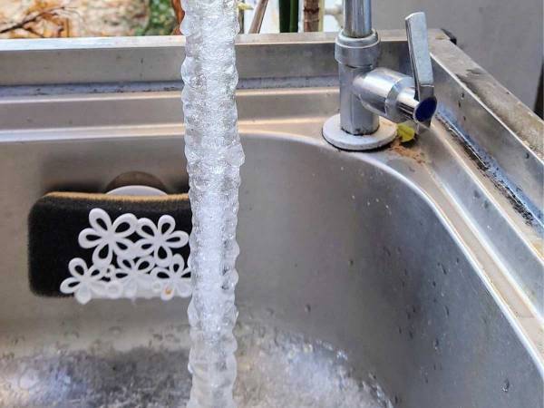 水を出しっぱなしにしていたら…？　写真に「ええ本物！？」「びっくり」