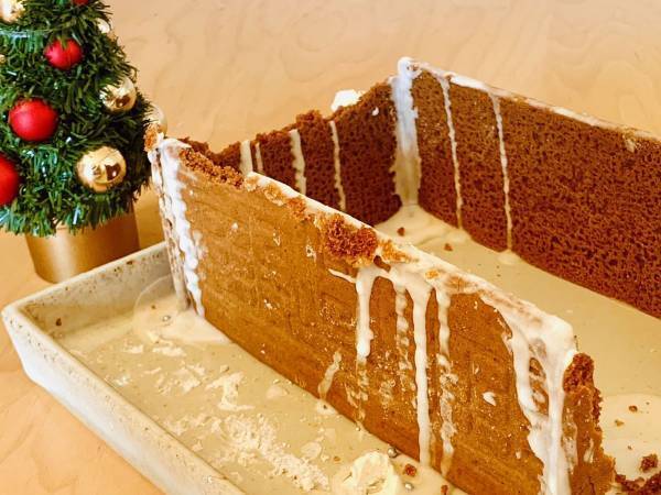 「お母さん、あと残り食べていいよ」　お菓子の家が『巨人の群れに襲われた村』状態に