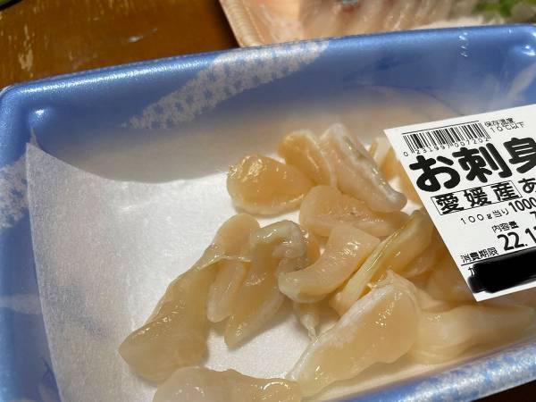スーパーで買った貝の刺身から、まさかの…　出てきたものにビックリ！