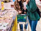 数の子が欲しい！『量と値段』に悩む女性３人が、スーパーの店員に相談すると？